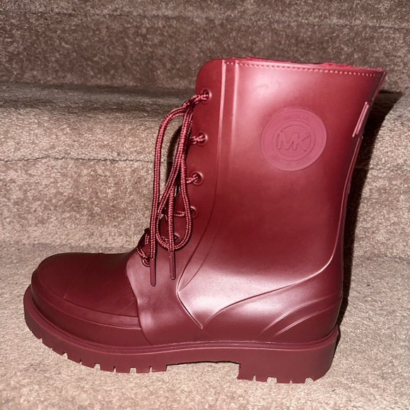 Michael kors boots - Picture 2 of 5